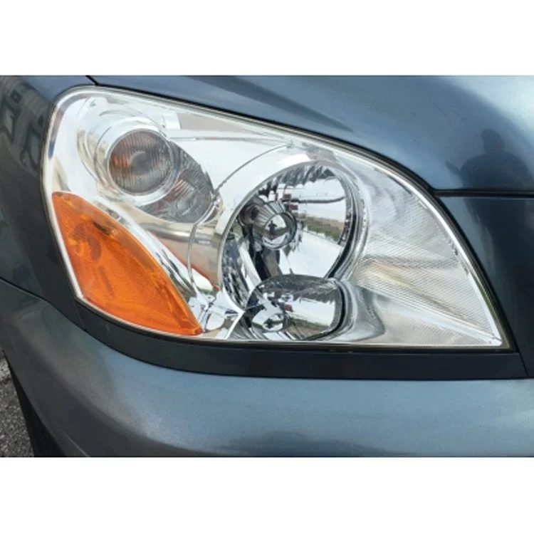 Clear, restored headlight after polishing